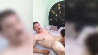 متناكه مصريه مع عشيقها على السرير احلى نيك ودلع