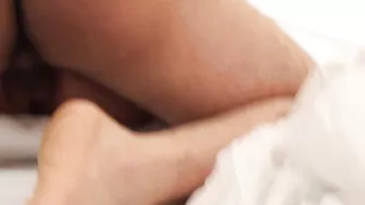 القحبه ميرا النوري بتمص الزب كامل وهي بتتناك من طيزها