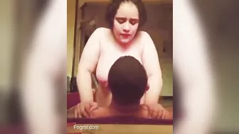 الواد واخدها على زبره ومخليها تتنطط وبزازها جامده