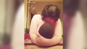 الواد واخدها على زبره ومخليها تتنطط وبزازها جامده