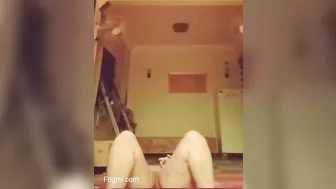 الواد واخدها على زبره ومخليها تتنطط وبزازها جامده