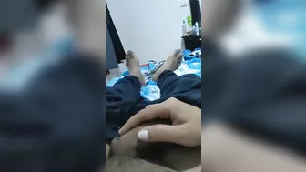بت جامده الواد بيصورها وهي نازله في زبه مص بكل هيجان