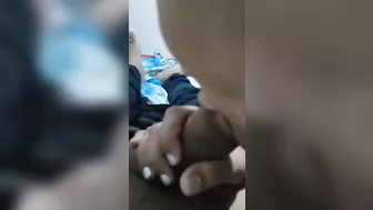 بت جامده الواد بيصورها وهي نازله في زبه مص بكل هيجان
