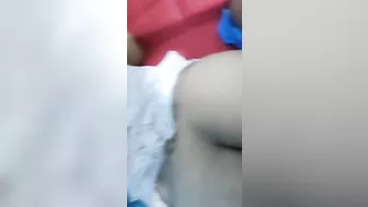 احلى طيز بلدي ملبن بتتناك على السرير بعنف وتتصور