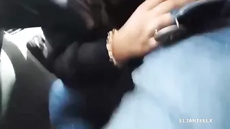 مصريه ماسكه في زب حبيبها وفشخاه مص في العربيه