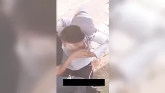 محجبه حبيبها نازل في بزازها تقفيش ومص في الشارع