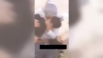 محجبه حبيبها نازل في بزازها تقفيش ومص في الشارع