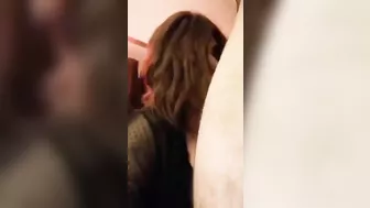 بنوته سكرانه وبتمص الزب زي المحترفه ومدلعه حبيبها
