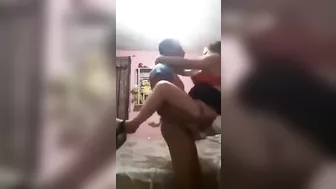 مصريه جامده بجسم ملبن حبيبها رافعها على زبه ومش راحمها