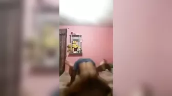 مصريه جامده بجسم ملبن حبيبها رافعها على زبه ومش راحمها