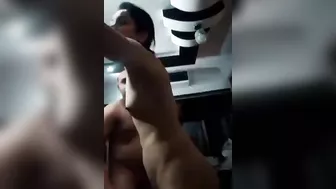 مصريه لبن عشيقها موقفها ونازل مص في بزازها ويصورها
