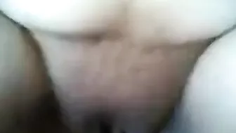 عراقية محجبة بتهيج حبيبها على بزازها وتتفشخ نيك