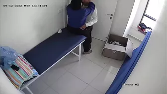 قحبه عربيه صاحبها في الشغل بينيكها وبيصورها من السقف