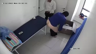 قحبه عربيه صاحبها في الشغل بينيكها وبيصورها من السقف