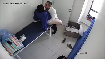 قحبه عربيه صاحبها في الشغل بينيكها وبيصورها من السقف