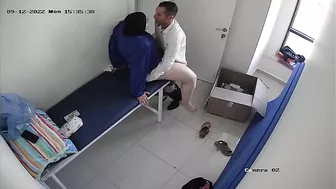 قحبه عربيه صاحبها في الشغل بينيكها وبيصورها من السقف