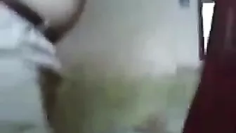 البنت بتفتح رجليها لعشيقها وتتناك بكل الاوضاع وتصرخ