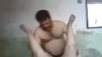 البنت بتفتح رجليها لعشيقها وتتناك بكل الاوضاع وتصرخ