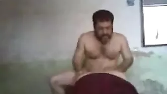 البنت بتفتح رجليها لعشيقها وتتناك بكل الاوضاع وتصرخ