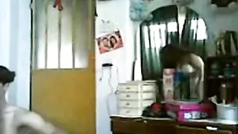 ميلف عراقية ينيكها ابن جارها ويفضحها بالفيديو