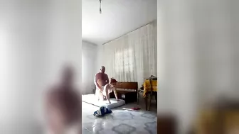 قحبه عربيه جارها بينيكها خلفي وبيصورها بدون علمها
