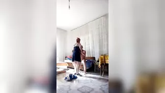 قحبه عربيه جارها بينيكها خلفي وبيصورها بدون علمها