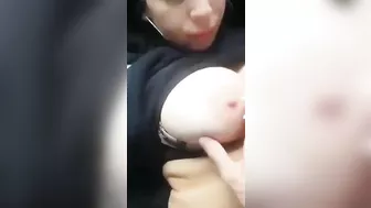 محجبه عربيه حبيبها بيعلب في بزازها وتمصله زبه في السياره