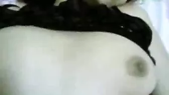 فلاحه جسمها طري واخده الزب في كسها وتقله قفش بزازي