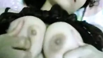 فلاحه جسمها طري واخده الزب في كسها وتقله قفش بزازي