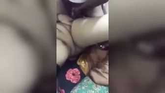 قحبه سعوديه حبيبها مش راحم بزازها تقفيش وينيكها بعنف