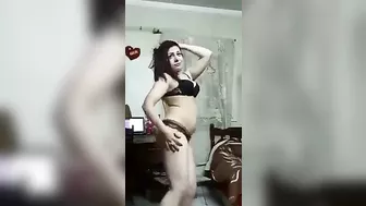 رقص ملط من مزه مصريه في بيت عشيقها مدلعاه على الاخر