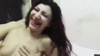 لبوه مصريه الواد مقلعها على سريره وتقوله كفايه نيك