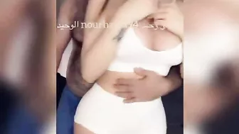 بنت عربيه جميله حبيبها بيلحس في كسها المولع وينيكها