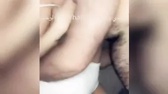 بنت عربيه جميله حبيبها بيلحس في كسها المولع وينيكها