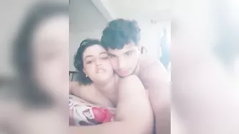 بنت عربيه جامده حبيبها بينيك طيزها على سريرها ومبسوطه