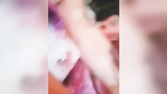 بنت عربيه جامده حبيبها بينيك طيزها على سريرها ومبسوطه