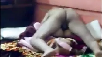 لبوه رافعه طيزها وتاخد الزب كامل وتتوجع بصوت عالي