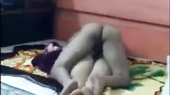لبوه رافعه طيزها وتاخد الزب كامل وتتوجع بصوت عالي