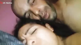 لبوه عشيقها راكب فوقها وفاشخ طيزها نيك وهي مولعه