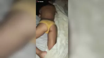 بنوته اخوها بيدخل عليها وهي نايمه ويحط زبه في طيزها
