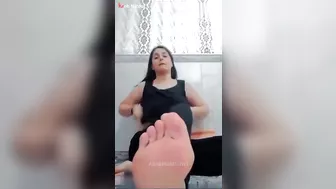 متناكة مصرية من مدينة نصر بتطلع بزازها الملبن وتعرض