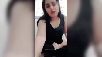 متناكة مصرية من مدينة نصر بتطلع بزازها الملبن وتعرض