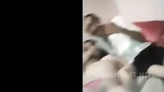 ديوث مقلع بنته وبيصورها ويلعب في كسها وبزازها