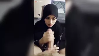 قحبه محبجه بتدلك زب عشيقها ومستمتعه على الاخر وبتتفضح