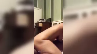 عشيقها نايم وهي تاخد زبه في كسها وتتنطط زي المحرومة
