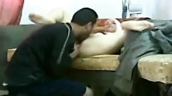فلاحه مصريه ملبن الزبون واخدها على زبه وهي تتنطط