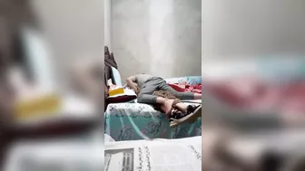 فلاحه متعرفش انها بتتصور وبتتفشخ نيك على سرير جارها