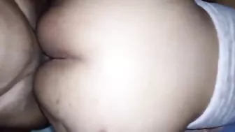 متناكه جسمها نار وطيزها ملبن واخده الزب وهي على بطنها
