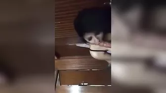 بت لبوه حبيبها واخدها البيت نازله فيها بوس ويفشخ كسها