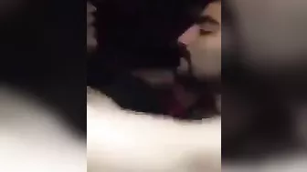 بت لبوه حبيبها واخدها البيت نازله فيها بوس ويفشخ كسها
